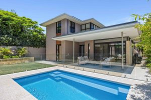 brampton-slimline-sky-blue-shimmer-galleryimage-5