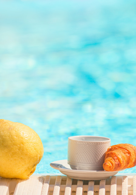 poolside-breakfast-nooks-ideas-for-lazy-sunday-mornings-blogimage1-m