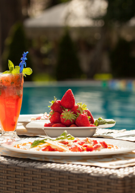 poolside-breakfast-nooks-ideas-for-lazy-sunday-mornings-blogimage2-m